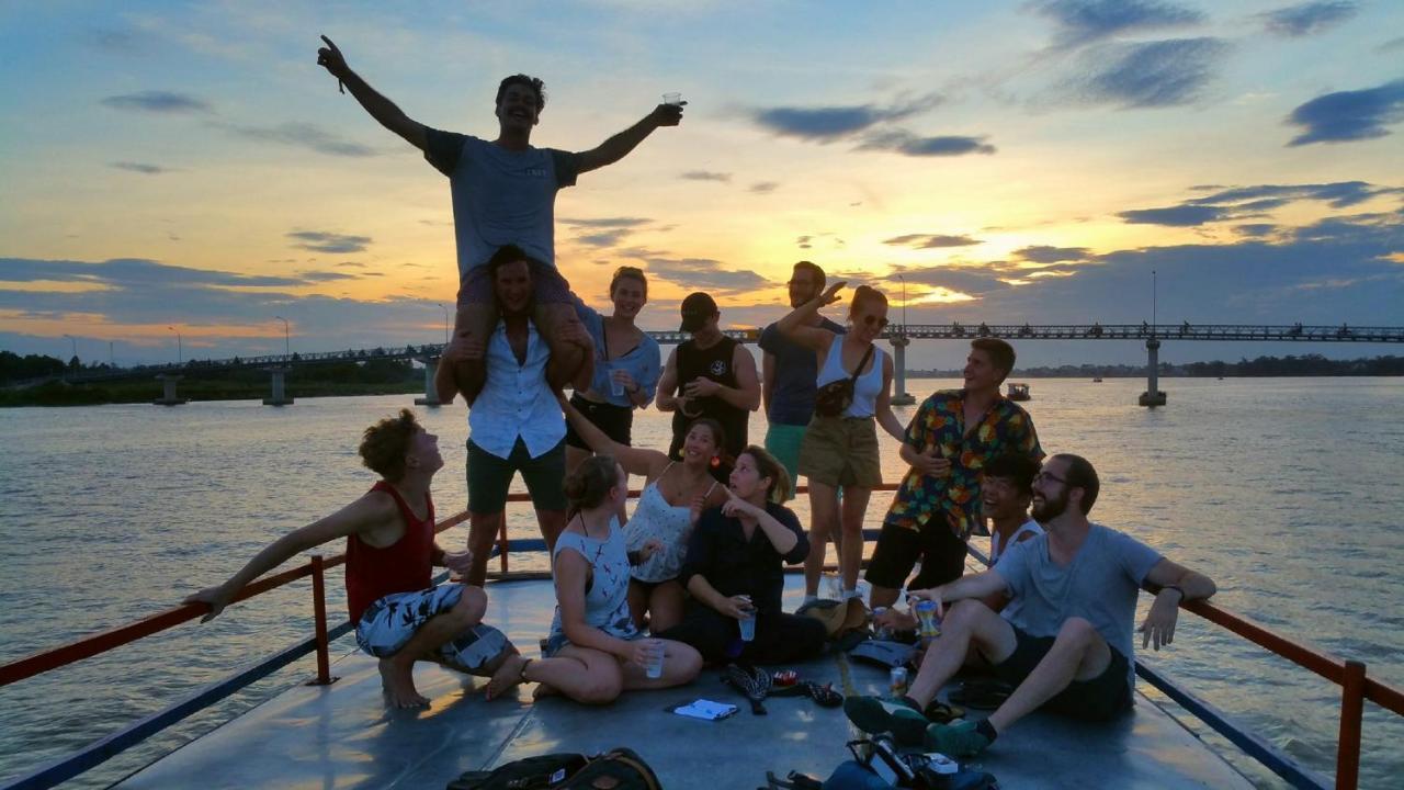 Dk'S Backpacker Hotel Hoi An Bagian luar foto
